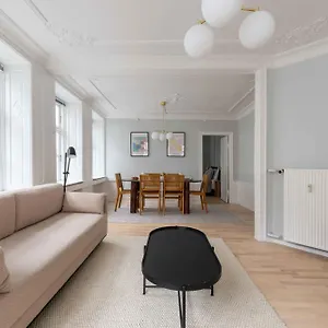 Spacious Tivoli Gardens W 3 Bedrooms Apartment Copenhagen